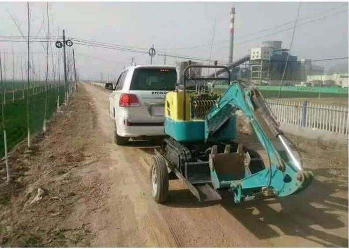 小型挖掘機施工