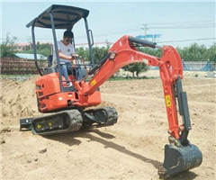 小挖掘機保養(yǎng)多錢，小挖掘機多久保養(yǎng)一次